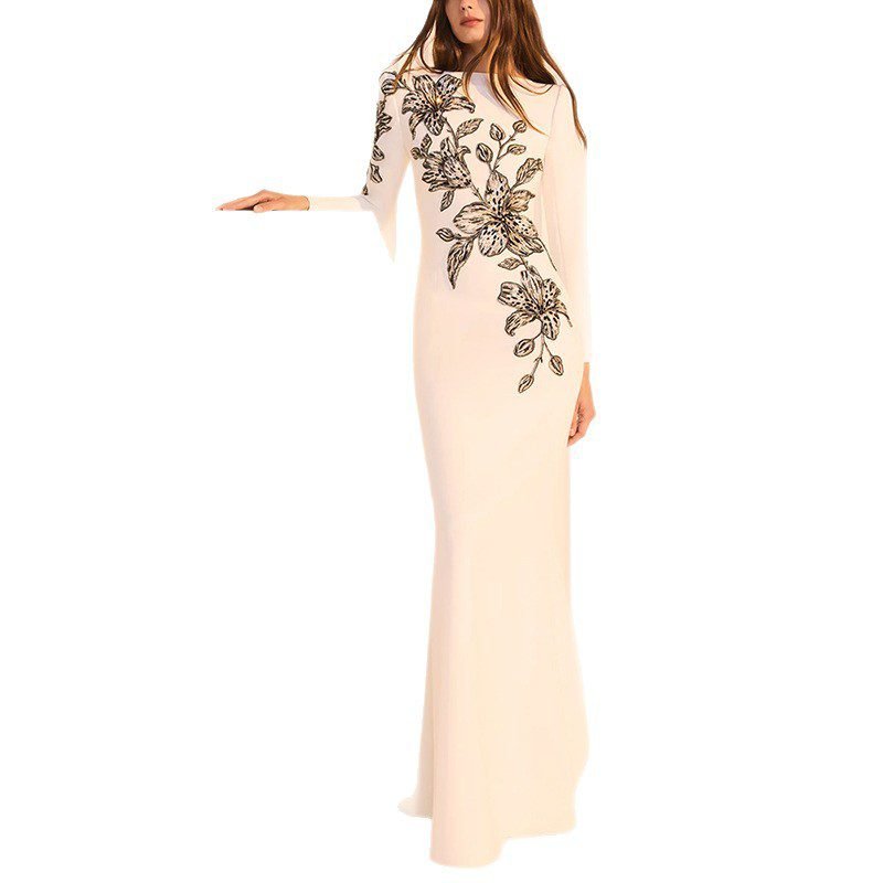 Evening gown embroidered with pearls and diamonds long dress