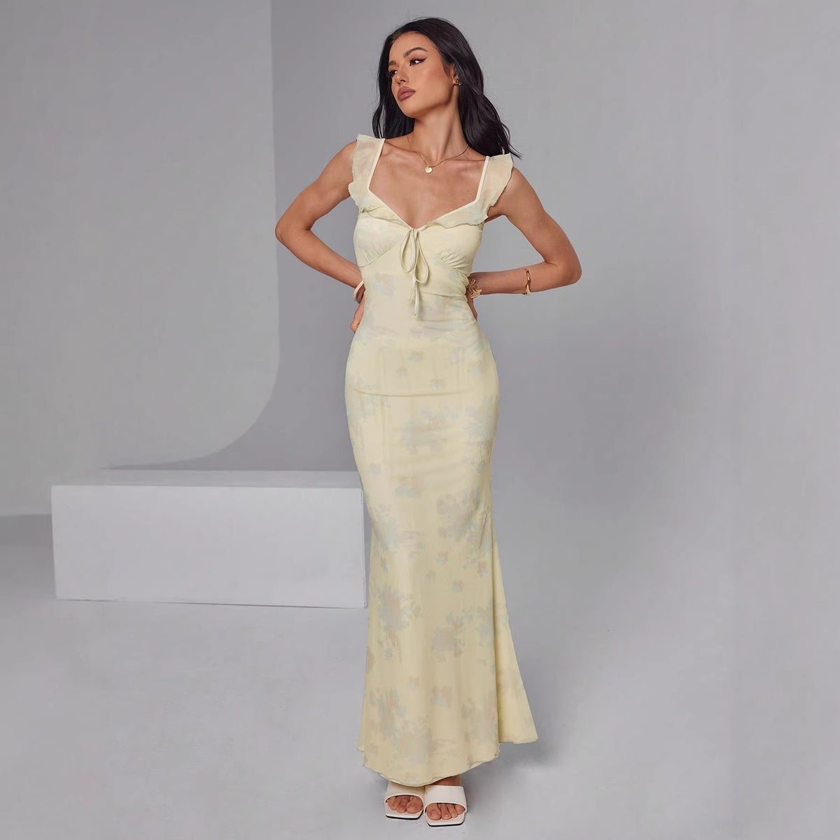 V-neck sleeveless dress