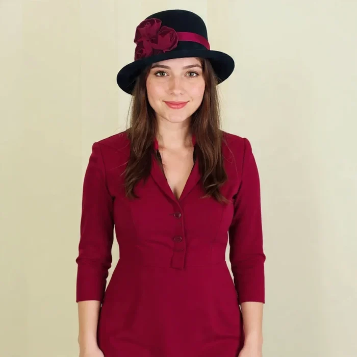 Vintage 1920s cloche hat for women with classic flapper style and elegant bell-shaped design.