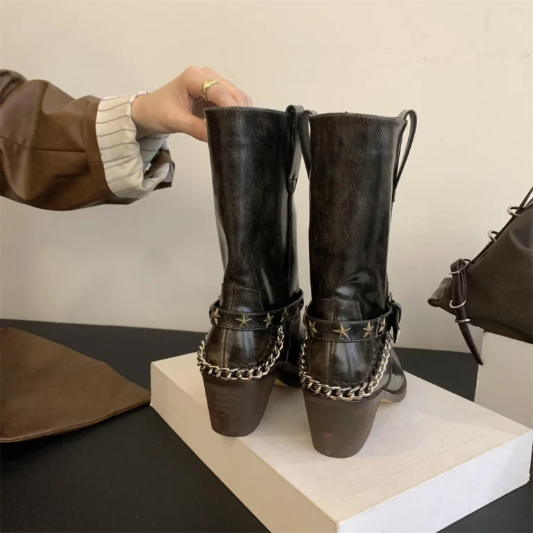 Black Roman cowboy boots with square toe, durable sole, and classic Western detailing.