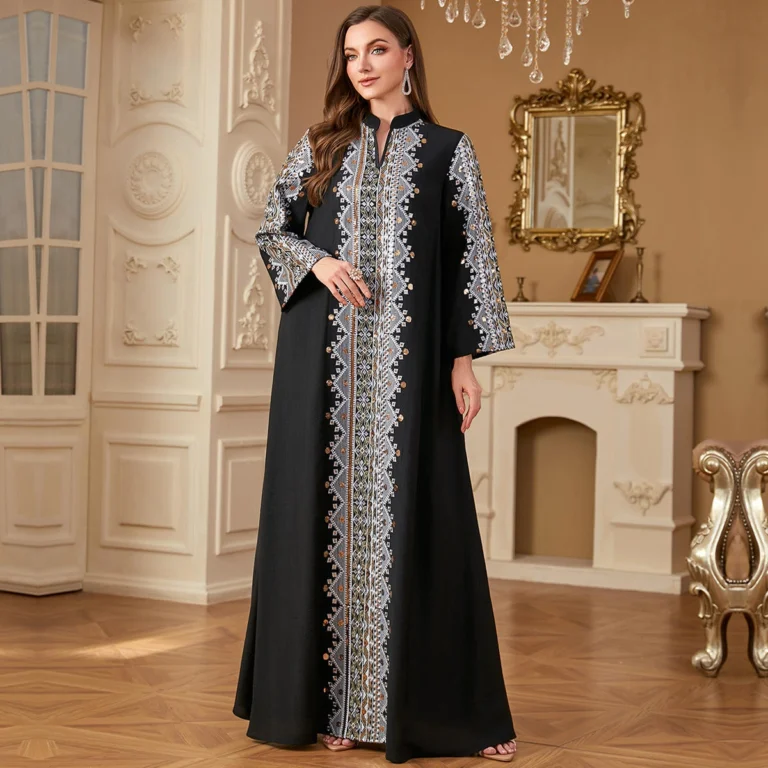 Elegant Arabic dress for women with traditional embroidery and flowing design