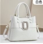 Lizard patterned single shoulder diagonal cross bag - Image 9