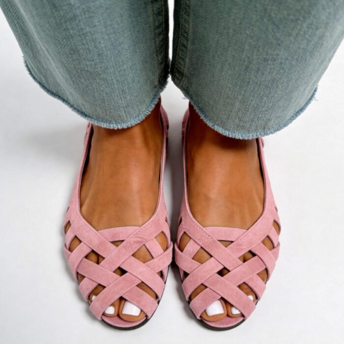 Flat bottomed hollow hole shoes anti slip beach sandals for women - Image 4