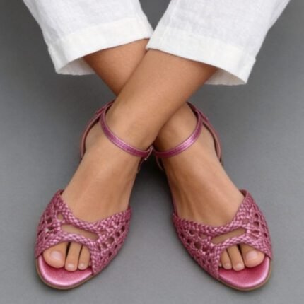 Artistic retro woven hollow flat bottomed women's summer French one-piece buckle sandals