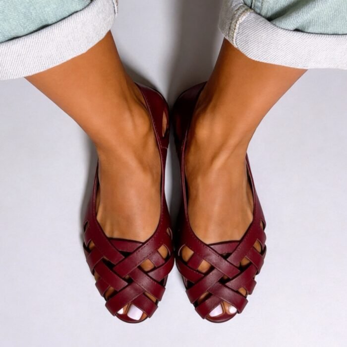 Flat bottomed hollow hole shoes anti slip beach sandals for women - Image 8