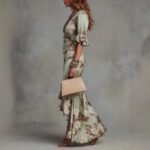 Elegant Long Dress with V-Neck, Fitted Silhouette, Floral Print and Ruffle Hem - Image 2