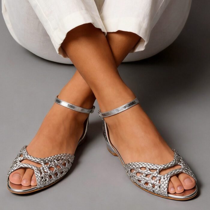 Artistic retro woven hollow flat bottomed women's summer French one-piece buckle sandals - Image 6