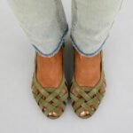Flat bottomed hollow hole shoes anti slip beach sandals for women - Image 9